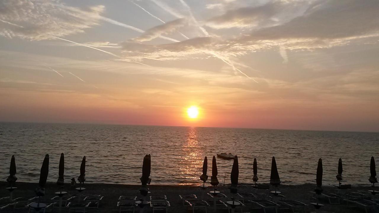 Alberto Quadrilocale A Soli 150M Dal Mare Marina di Castagneto Carducci Luaran gambar
